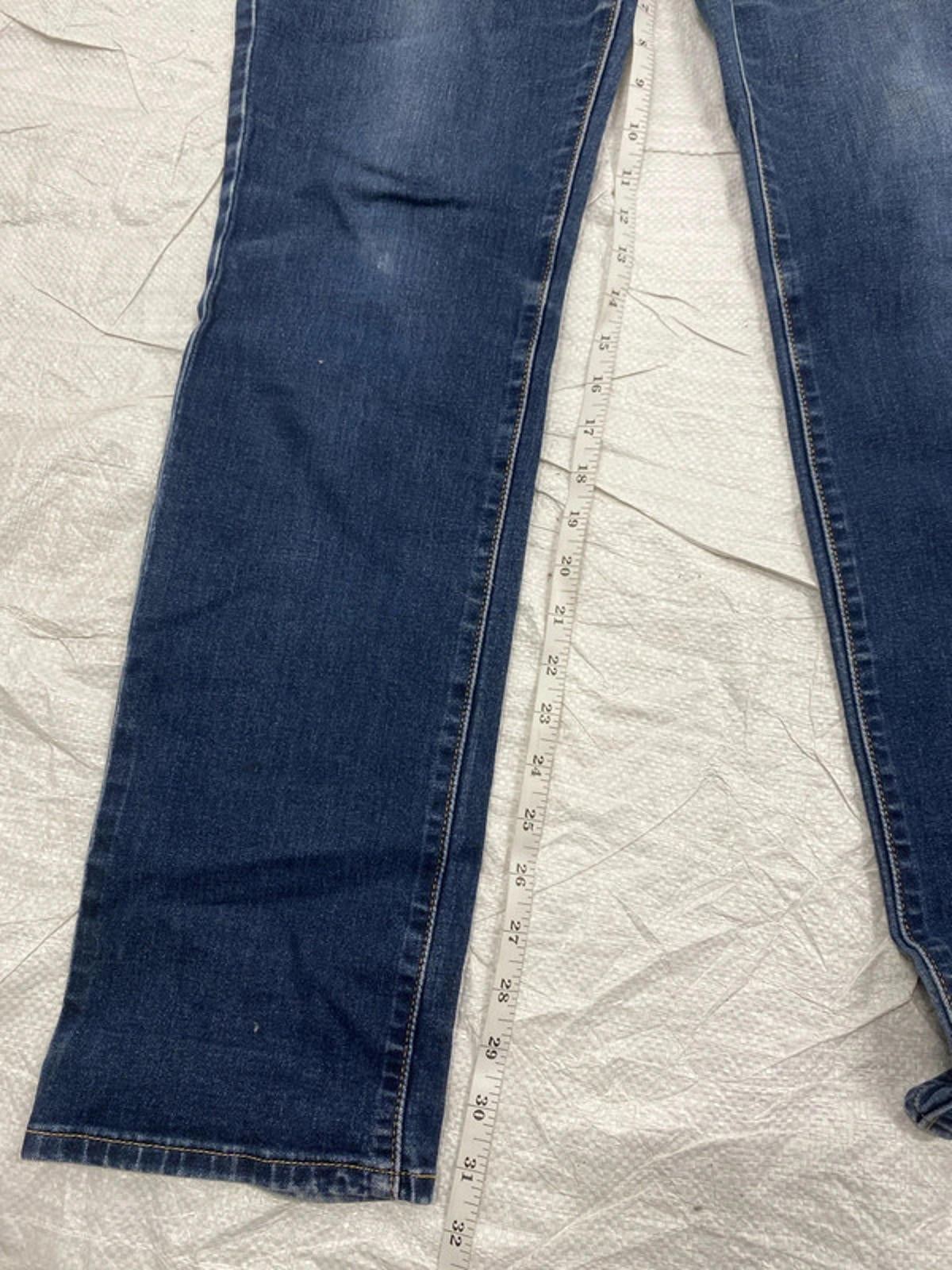 Levi’s Strauss Demi curve mid rise straight leg 32