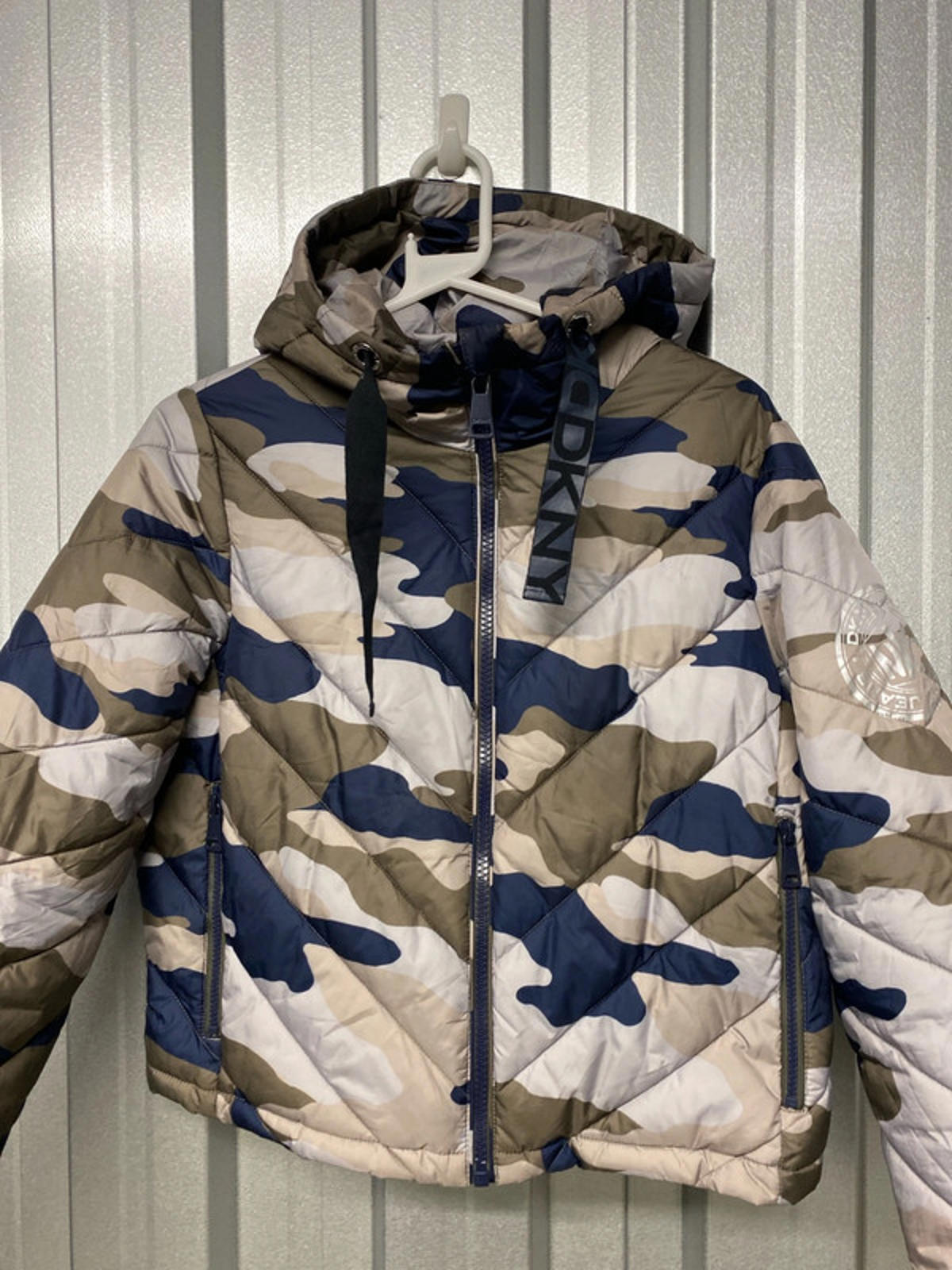 DKNY Hooded quilted / puffer coat small