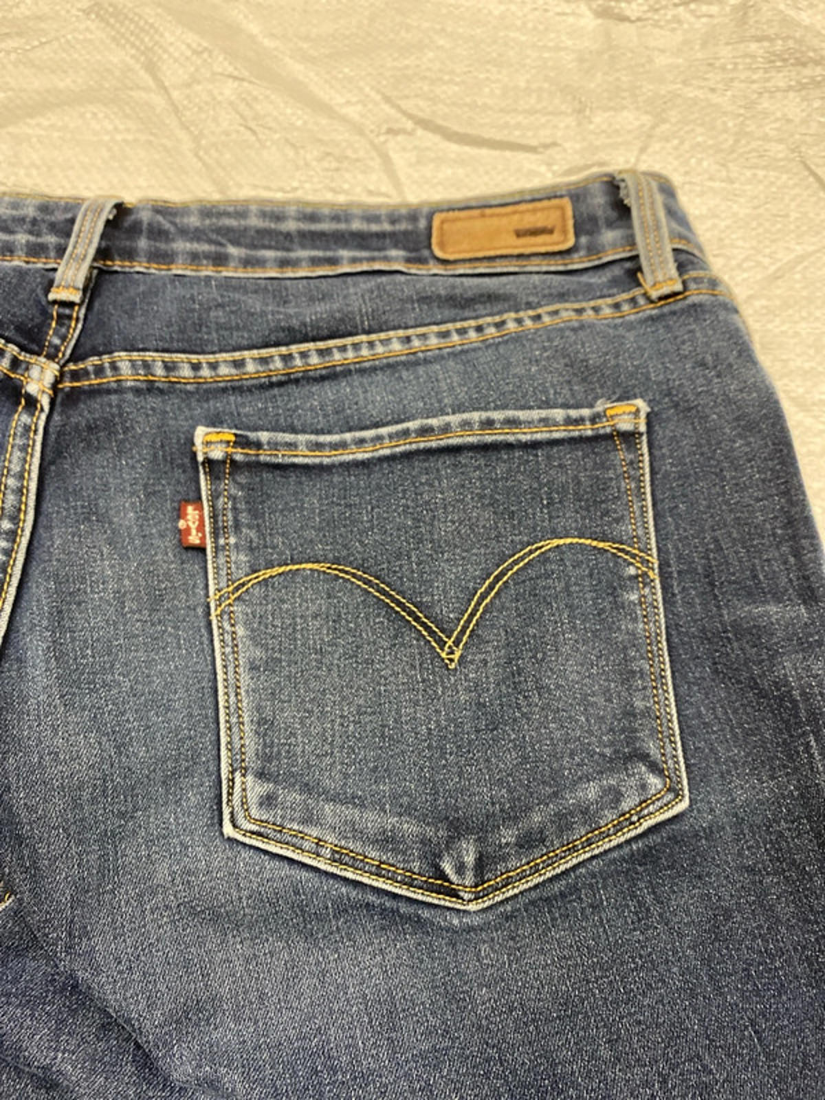 Levi’s Strauss Demi curve mid rise straight leg 32