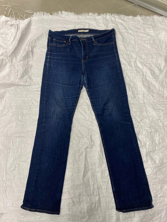 Levis Strauss shaping straight jeans 32