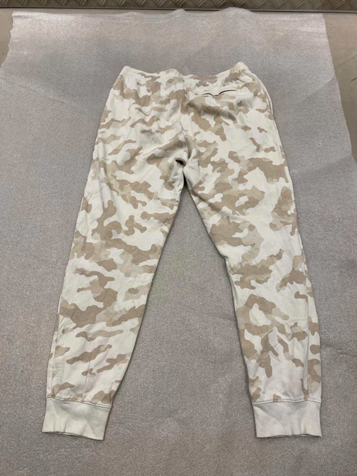 Under Armour Camouflage joggers YXL