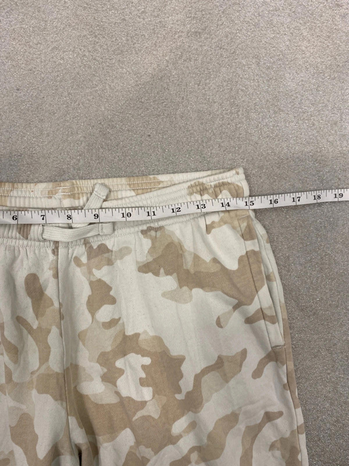 Under Armour Camouflage joggers YXL