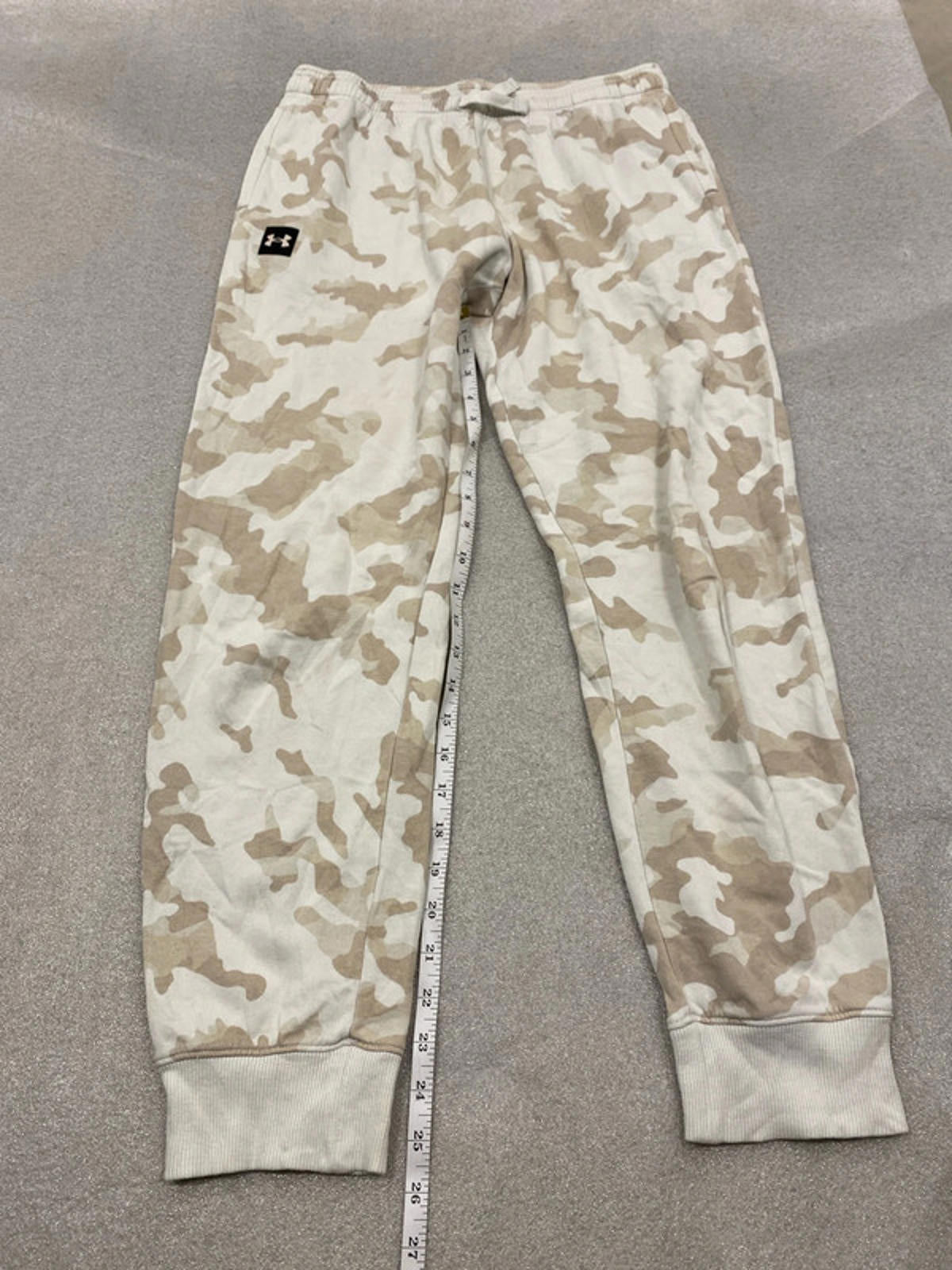 Under Armour Camouflage joggers YXL
