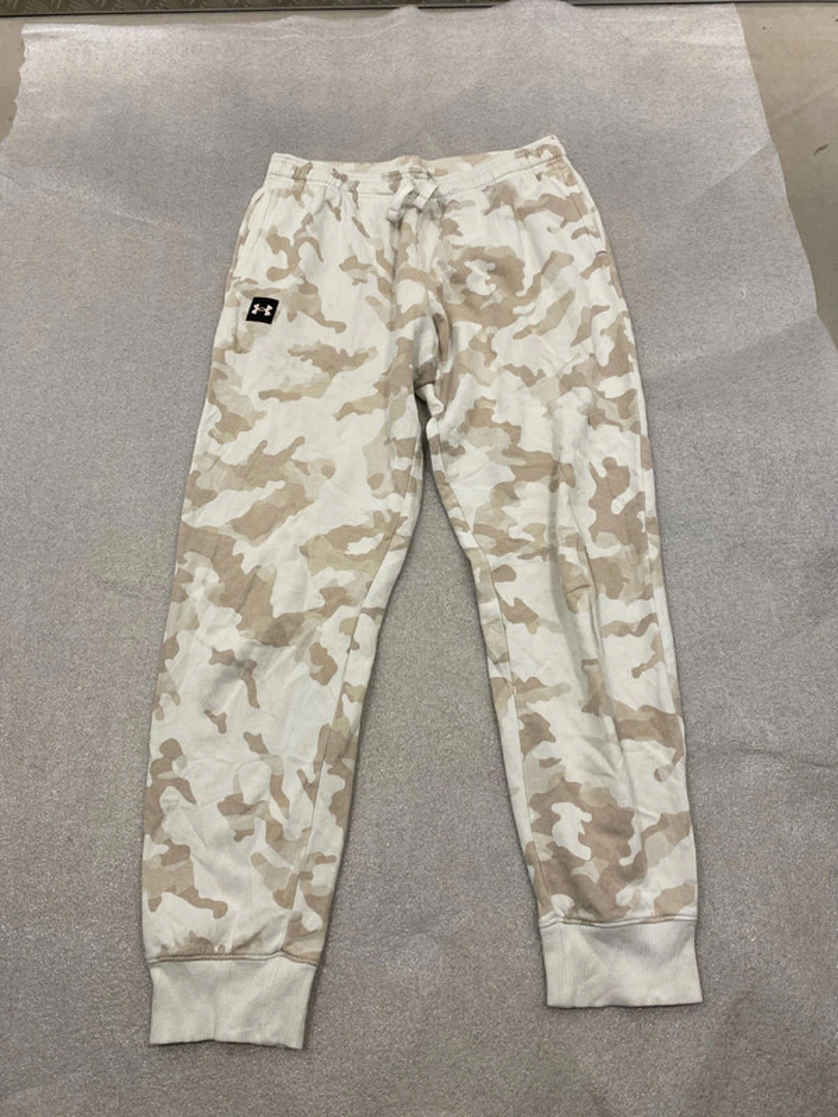 Under Armour Camouflage joggers YXL