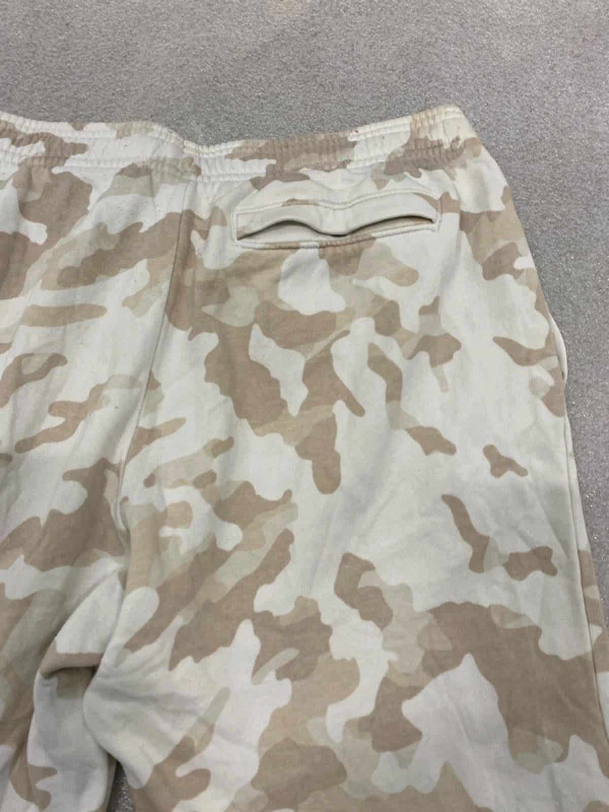 Under Armour Camouflage joggers YXL
