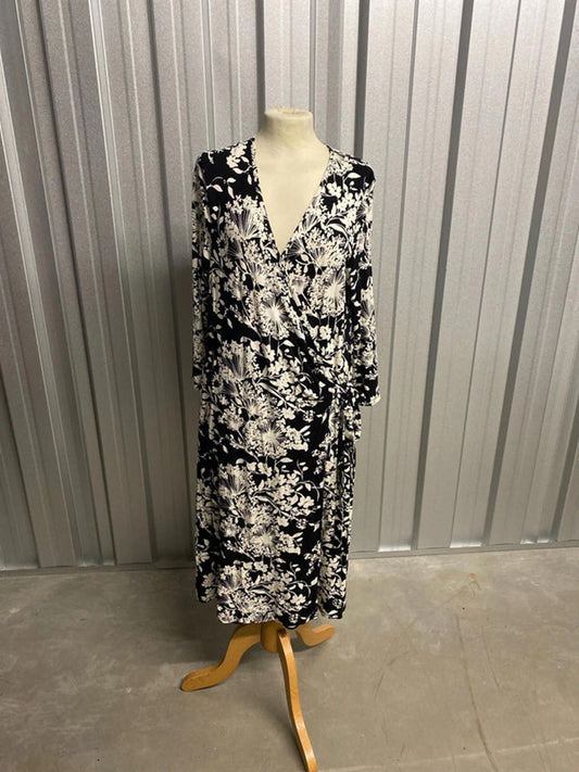 East Dress size 14 black and white pattern