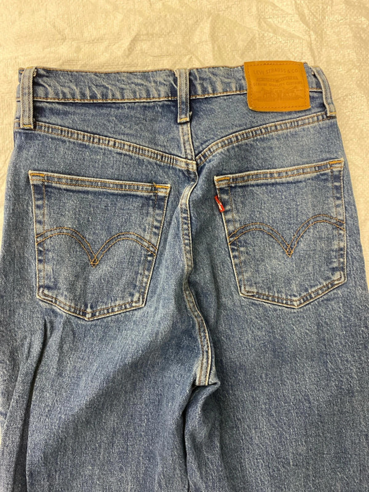 Levi’s Strauss size 28 rib cage straight