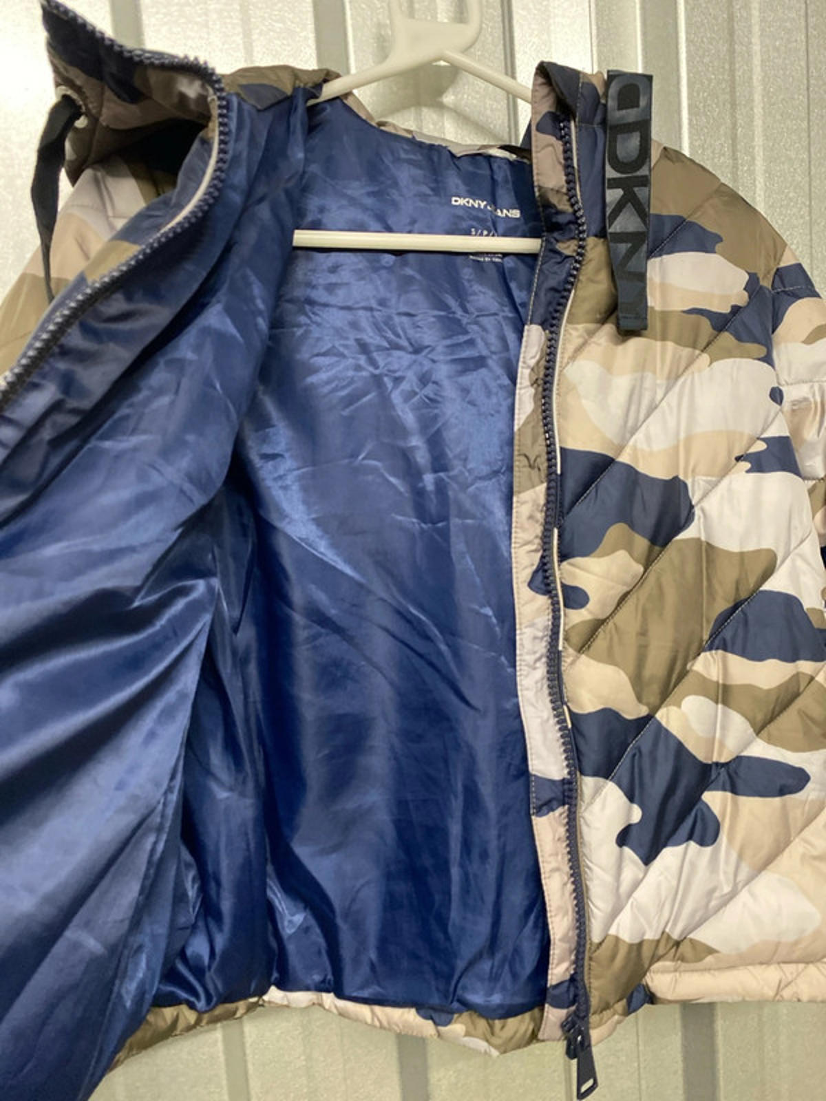 DKNY Hooded quilted / puffer coat small