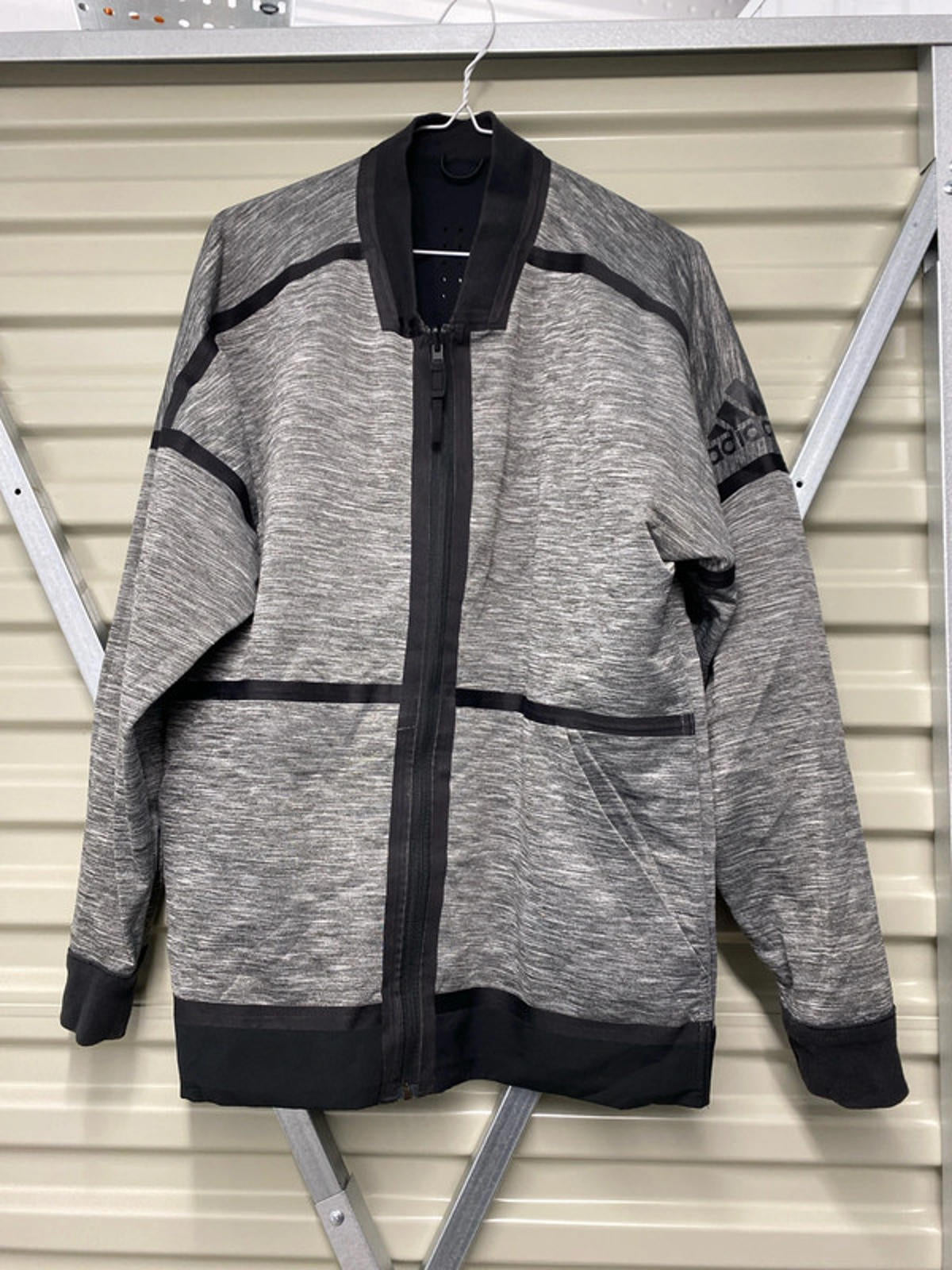 Adidas Reverseable Jacket medium grey / black