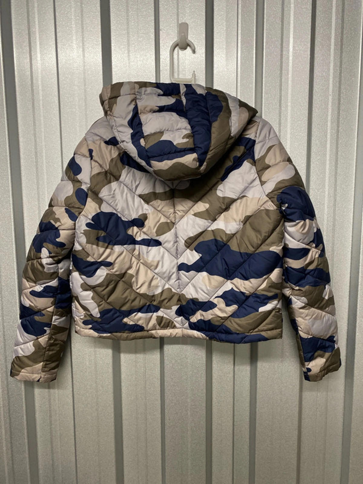 DKNY Hooded quilted / puffer coat small