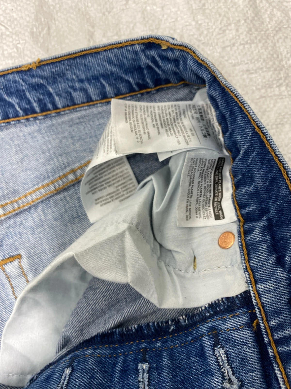 Levi’s Strauss size 28 rib cage straight