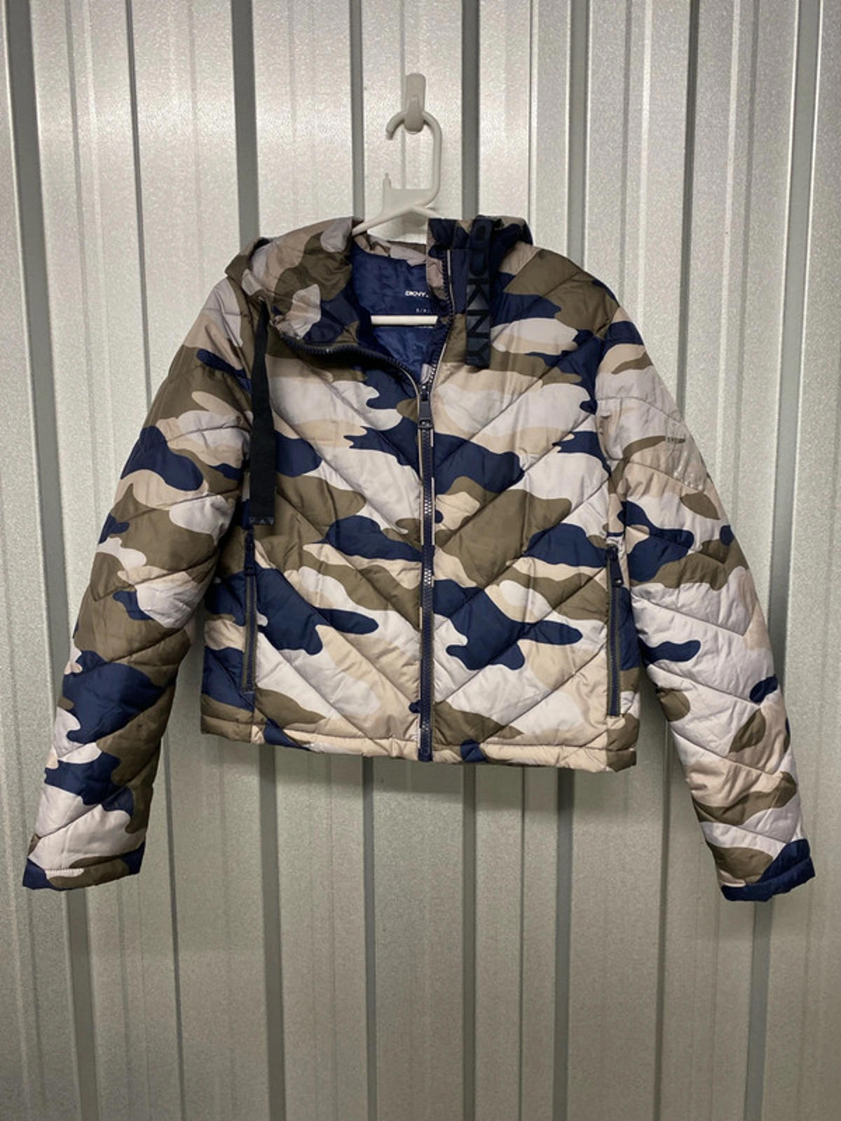 DKNY Hooded quilted / puffer coat small