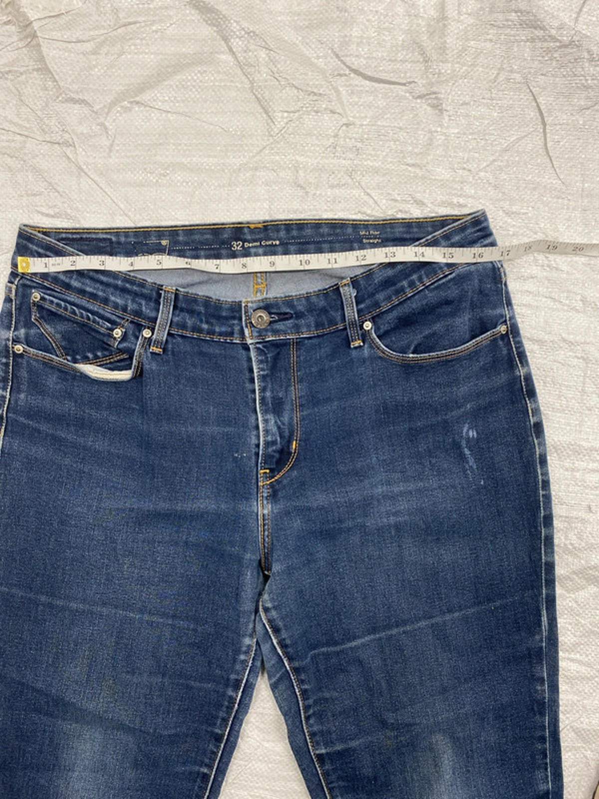 Levi’s Strauss Demi curve mid rise straight leg 32