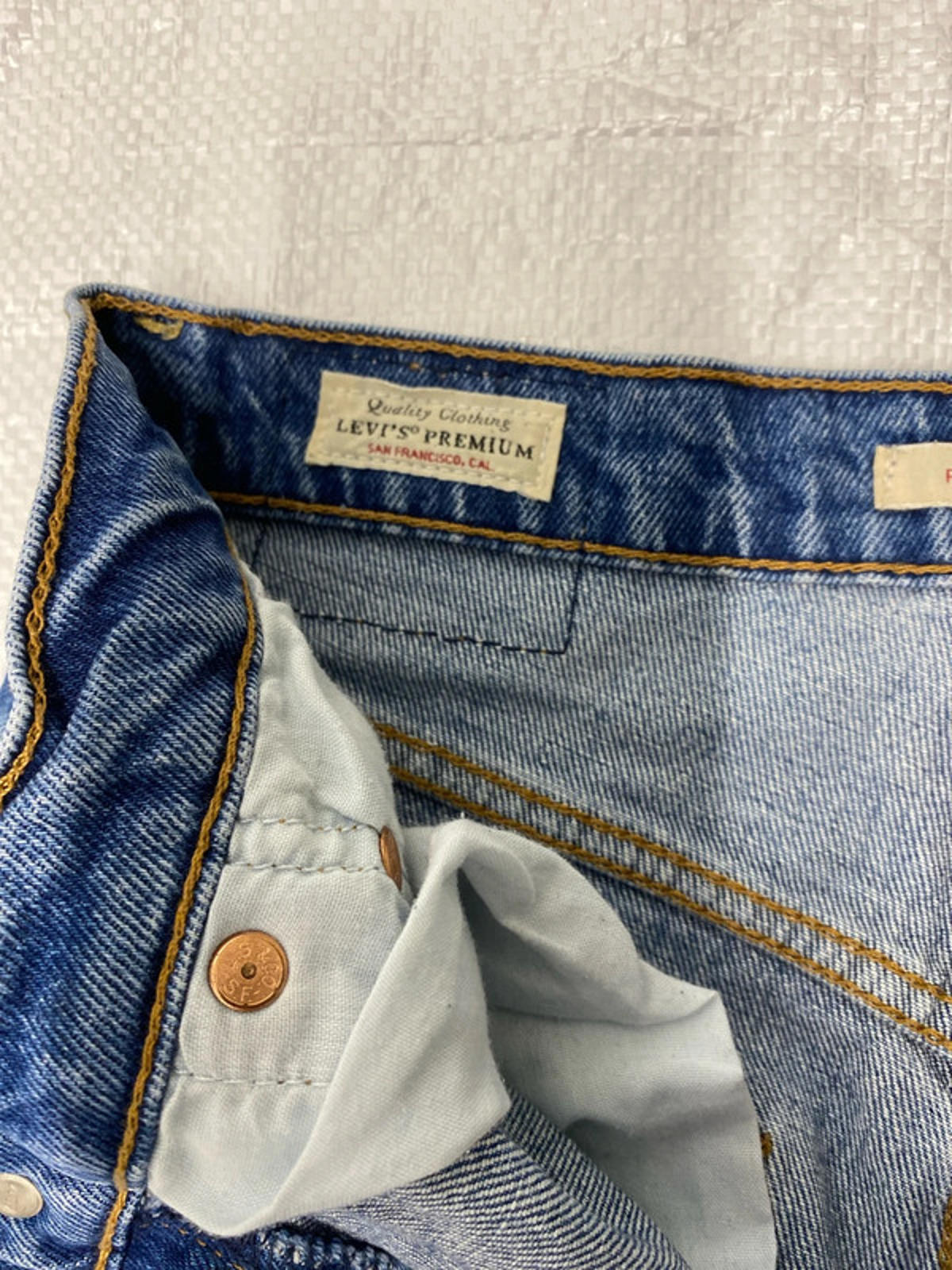 Levi’s Strauss size 28 rib cage straight