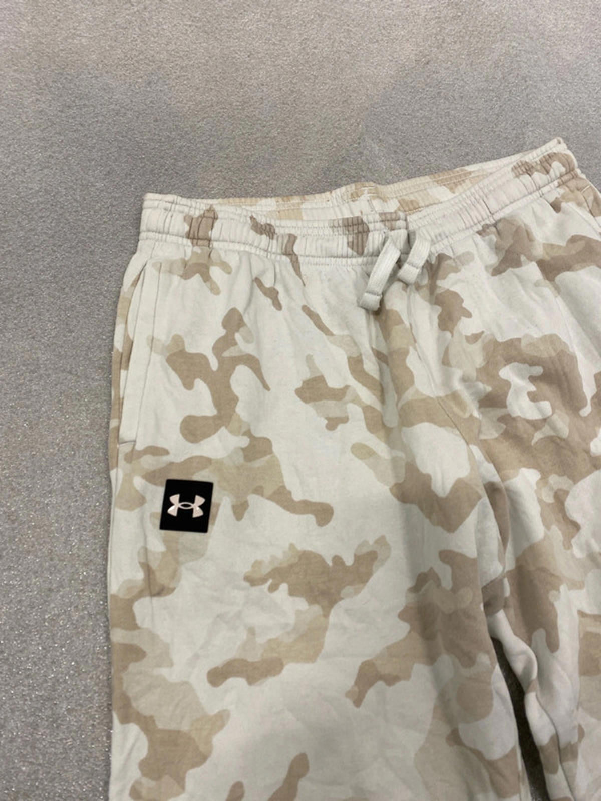 Under Armour Camouflage joggers YXL