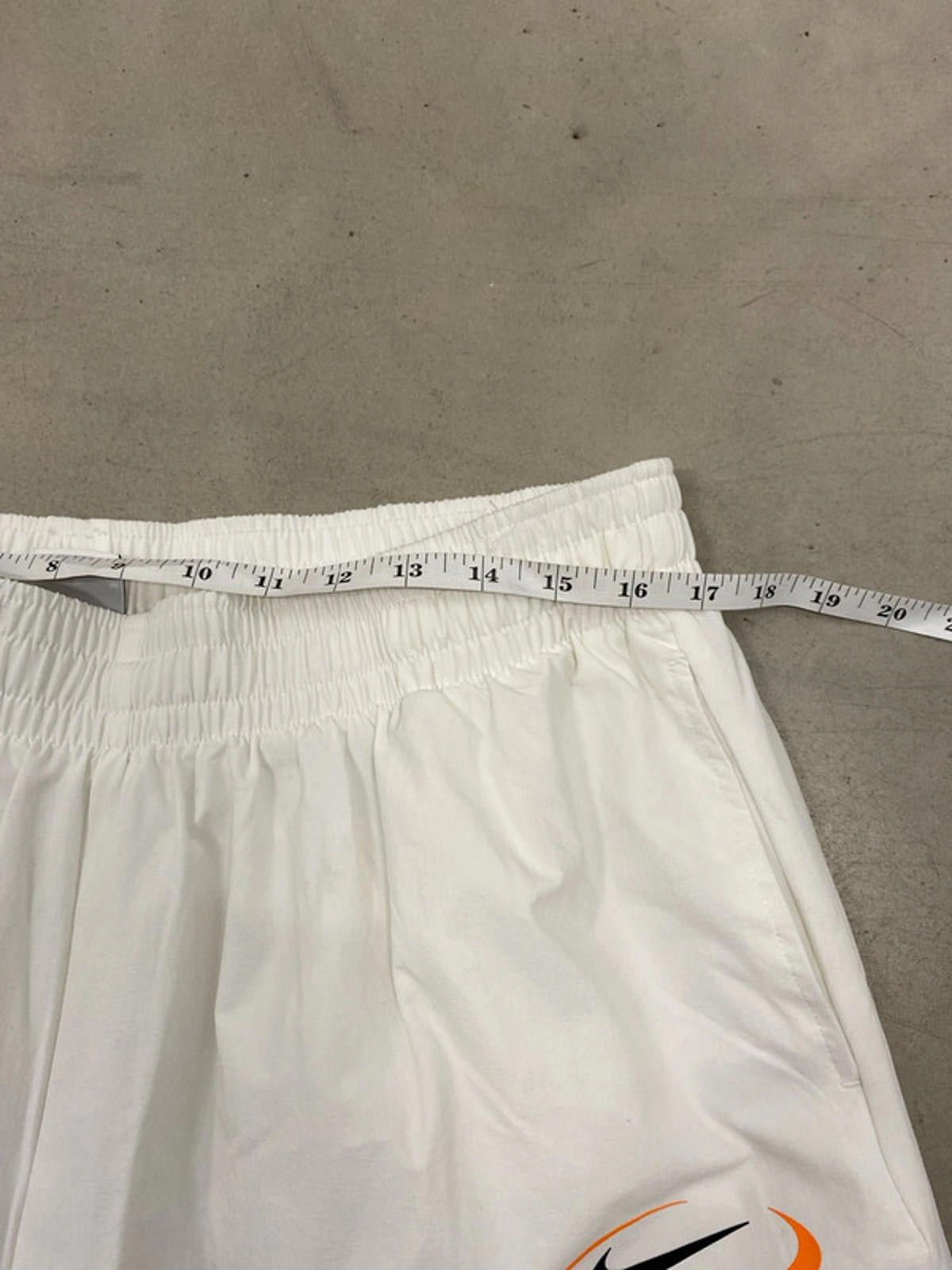 Nike Sportswear baggy shell  XL joggers white