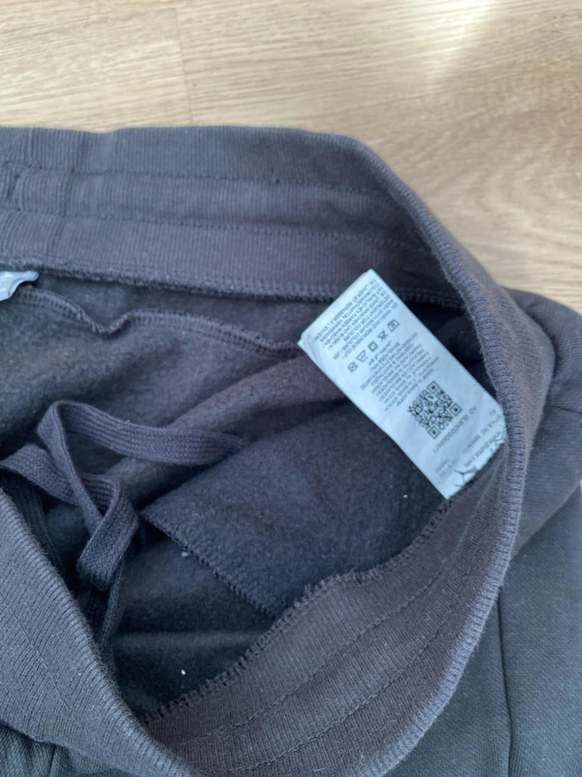 Puma joggers black large