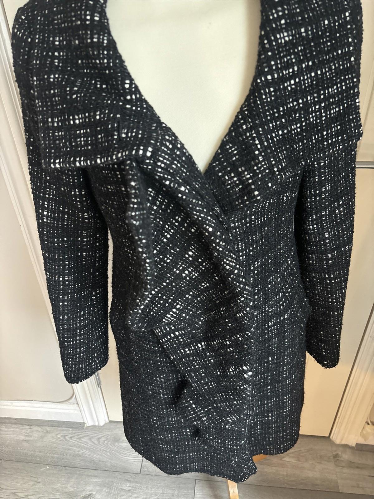 2009 Karen Millen Coat BLACK Woven & WHITE Fleck, 42% WOOL, Ruffled Uk 10