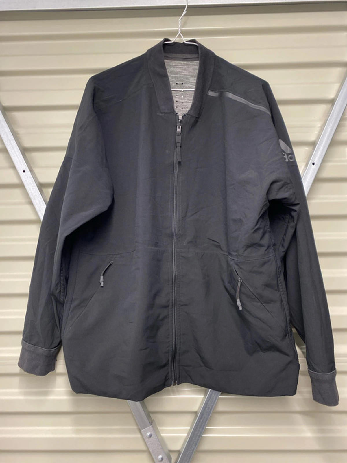 Adidas Reverseable Jacket medium grey / black