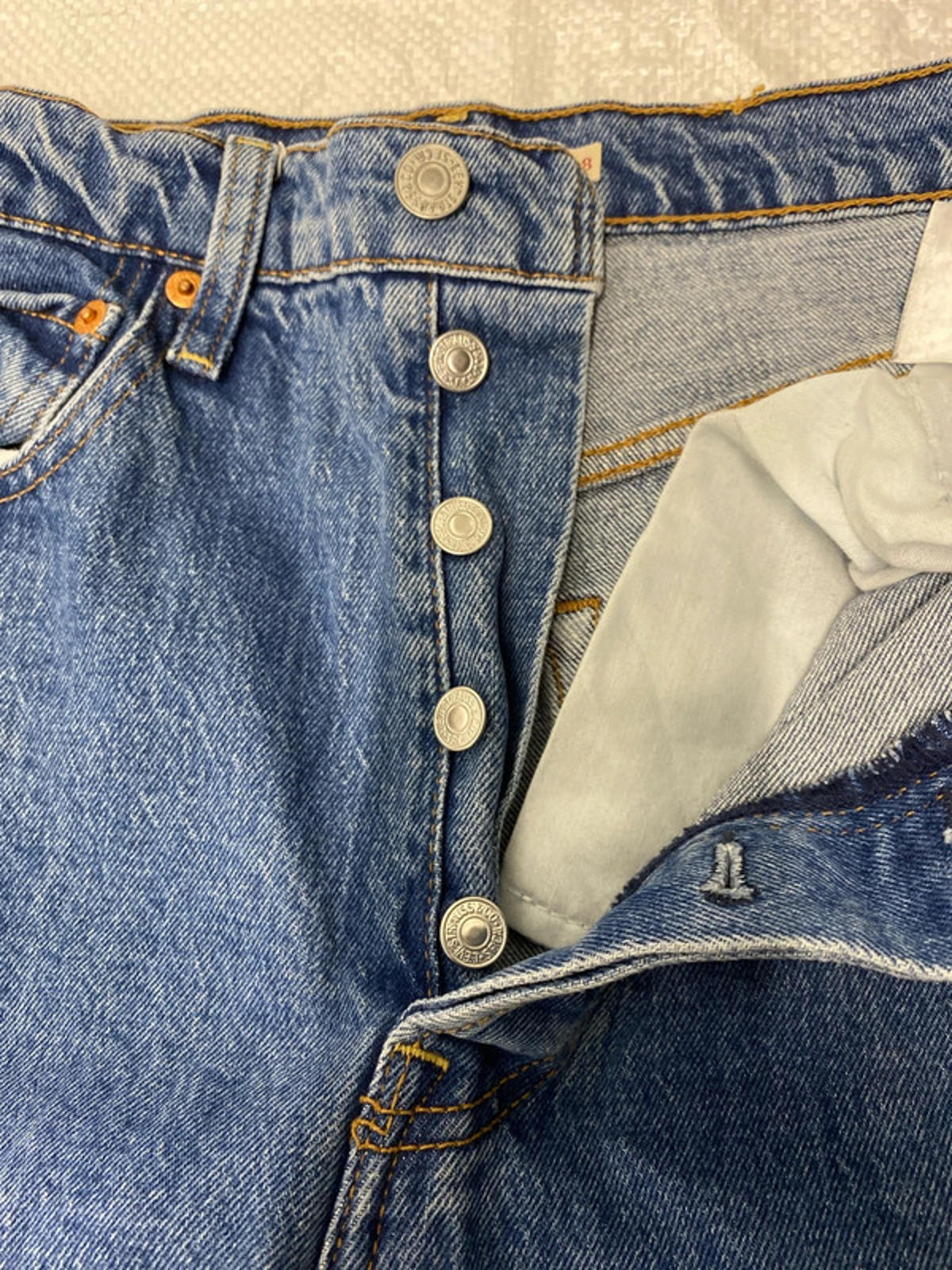 Levi’s Strauss size 28 rib cage straight