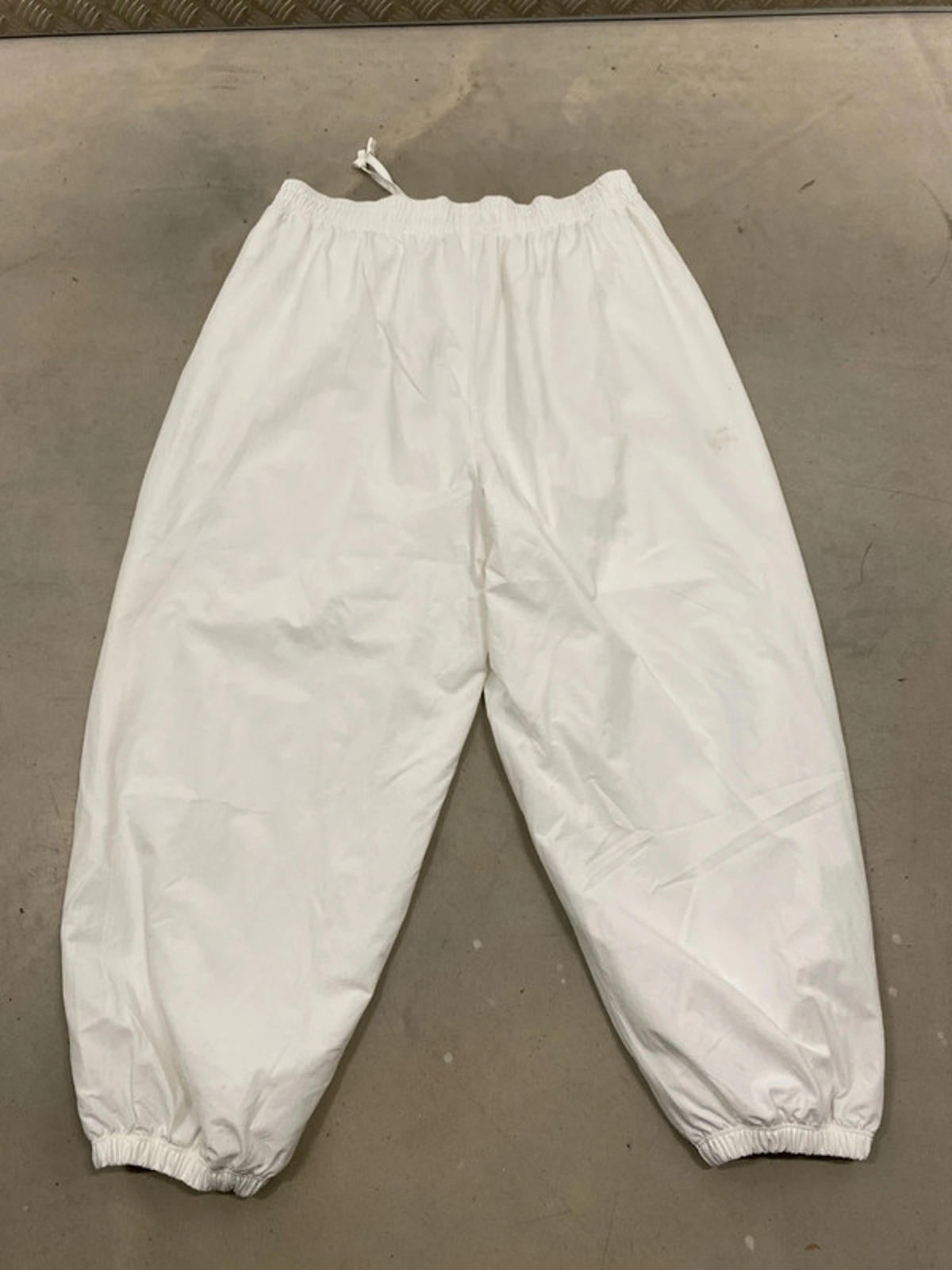 Nike Sportswear baggy shell  XL joggers white