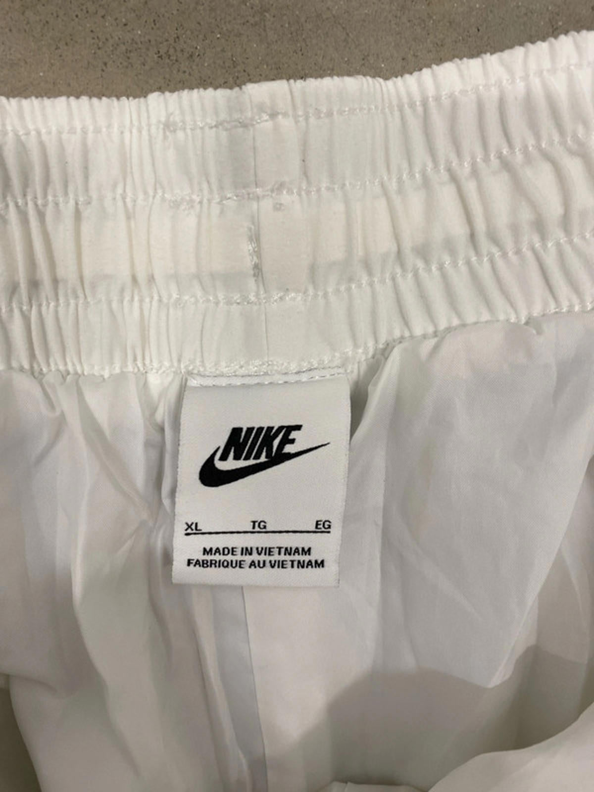 Nike Sportswear baggy shell  XL joggers white